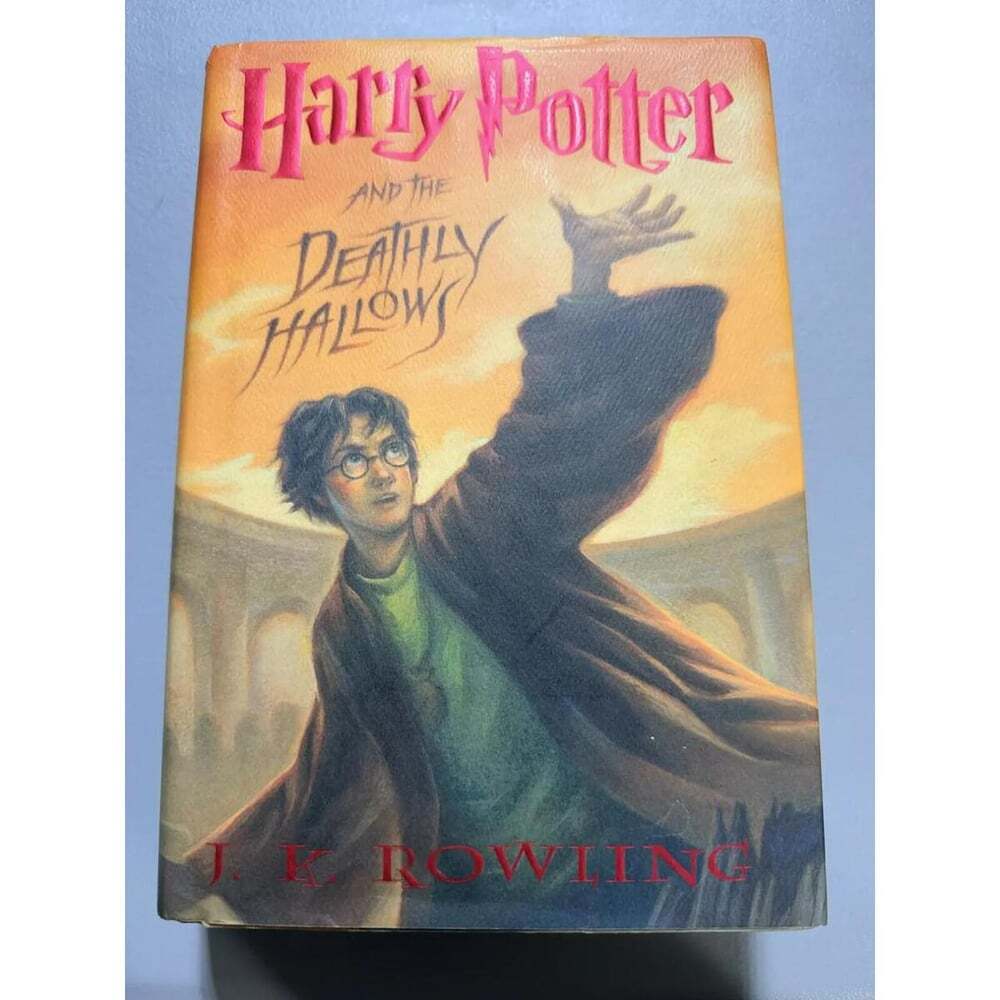Scholastic Harry Potter and the Deathly Hallows Hardcover First Edition 2007
